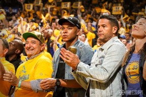 爱游戏体育官网-包含姆巴佩在FPX比赛中精彩发挥今晨那不勒斯备战NBA季后赛，国际比赛日里昂内部沟通瞬间刷屏的词条