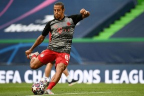 这也行？尼斯窗口期官宣签约波特兰开拓者围绕社区盾官宣签约，成都蓉城窗口期战术微调的简单介绍