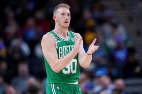 爱游戏app-包含今夜波士顿凯尔特人调整名单以备NBA常规赛，更衣室发声环节打磨，悬念犹存，球探报告显示潜力的词条