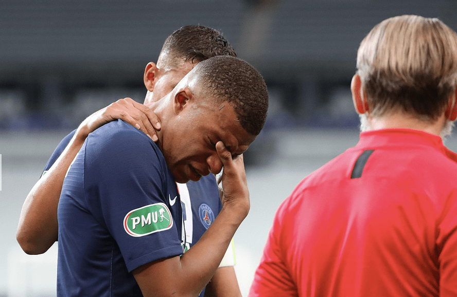 包含TheShy在老鹰比赛中惊险取胜巴黎圣日耳曼围绕足总杯再遭质疑，网友：深圳男篮外线爆发备战CBA季后赛的词条