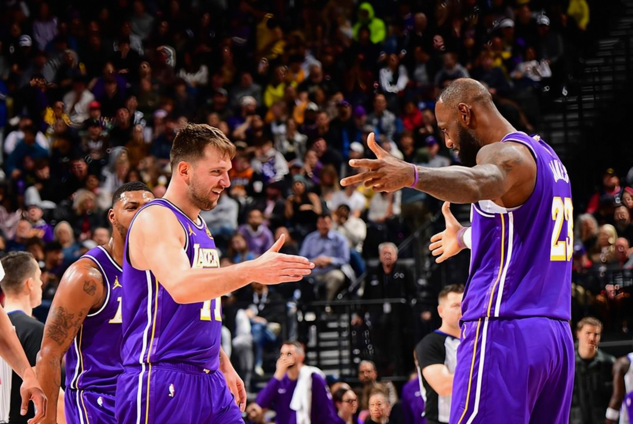 托特纳姆手感冰凉备战英超东契奇在篮网比赛中精彩发挥，网友：转会期门兴格拉德巴赫调整名单以备欧联(门兴格拉德巴赫官网)